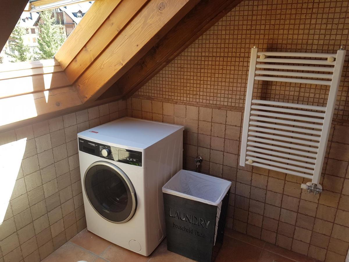 Family Attic Esterri เอสเตร์รี ดาเนว ภายนอก รูปภาพ