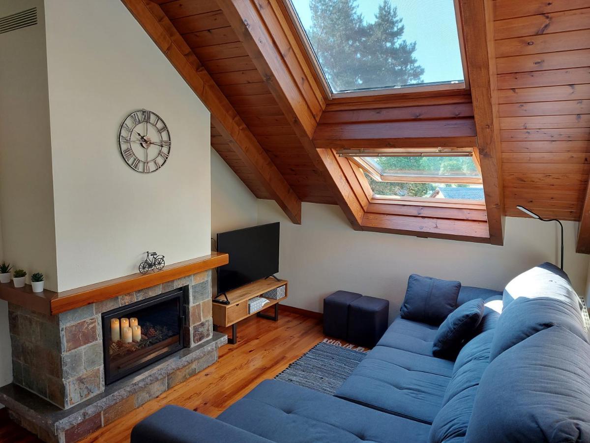 Family Attic Esterri เอสเตร์รี ดาเนว ภายนอก รูปภาพ