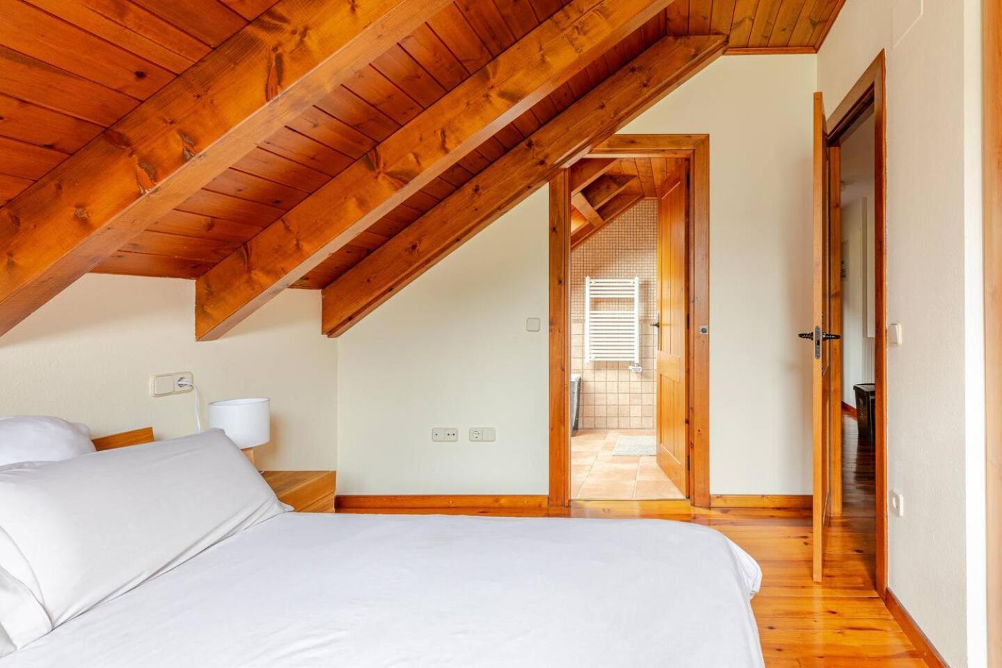 Family Attic Esterri เอสเตร์รี ดาเนว ภายนอก รูปภาพ