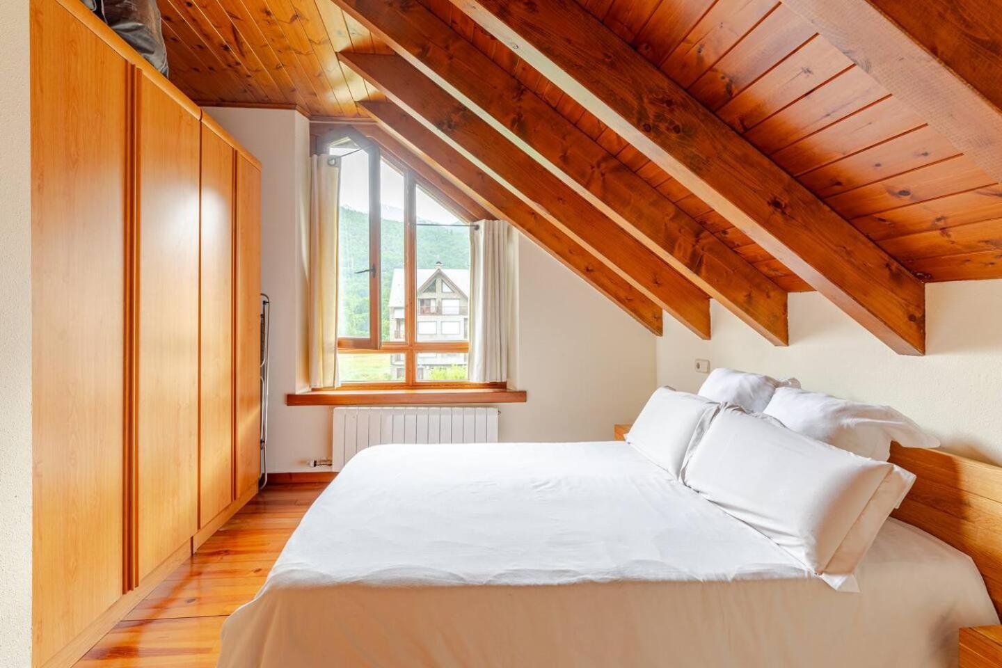 Family Attic Esterri เอสเตร์รี ดาเนว ภายนอก รูปภาพ