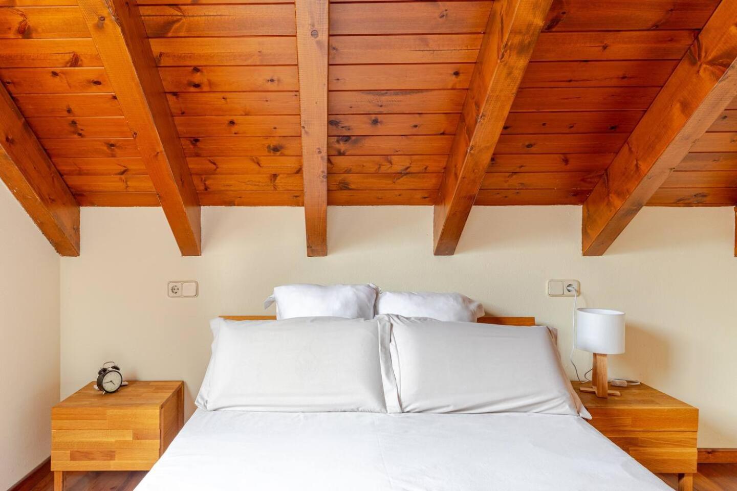 Family Attic Esterri เอสเตร์รี ดาเนว ภายนอก รูปภาพ