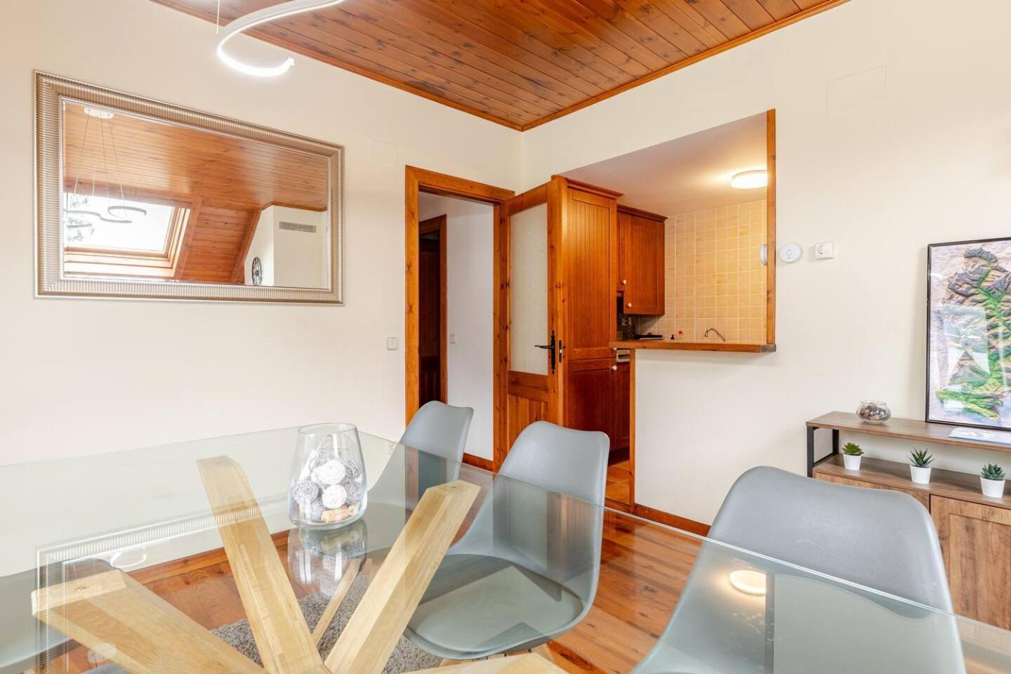 Family Attic Esterri เอสเตร์รี ดาเนว ภายนอก รูปภาพ