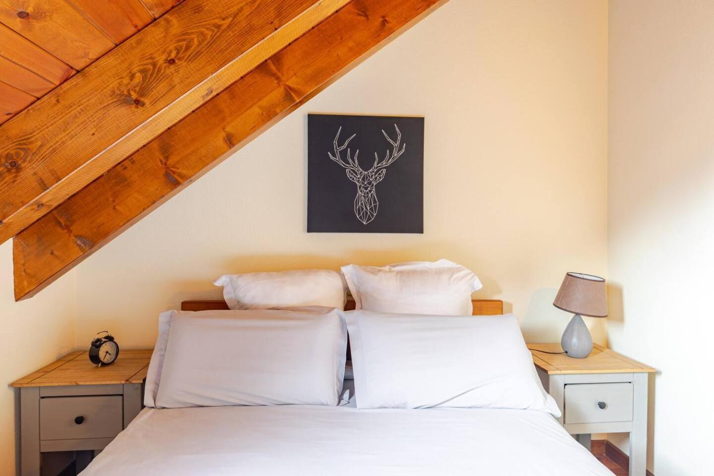 Family Attic Esterri เอสเตร์รี ดาเนว ภายนอก รูปภาพ