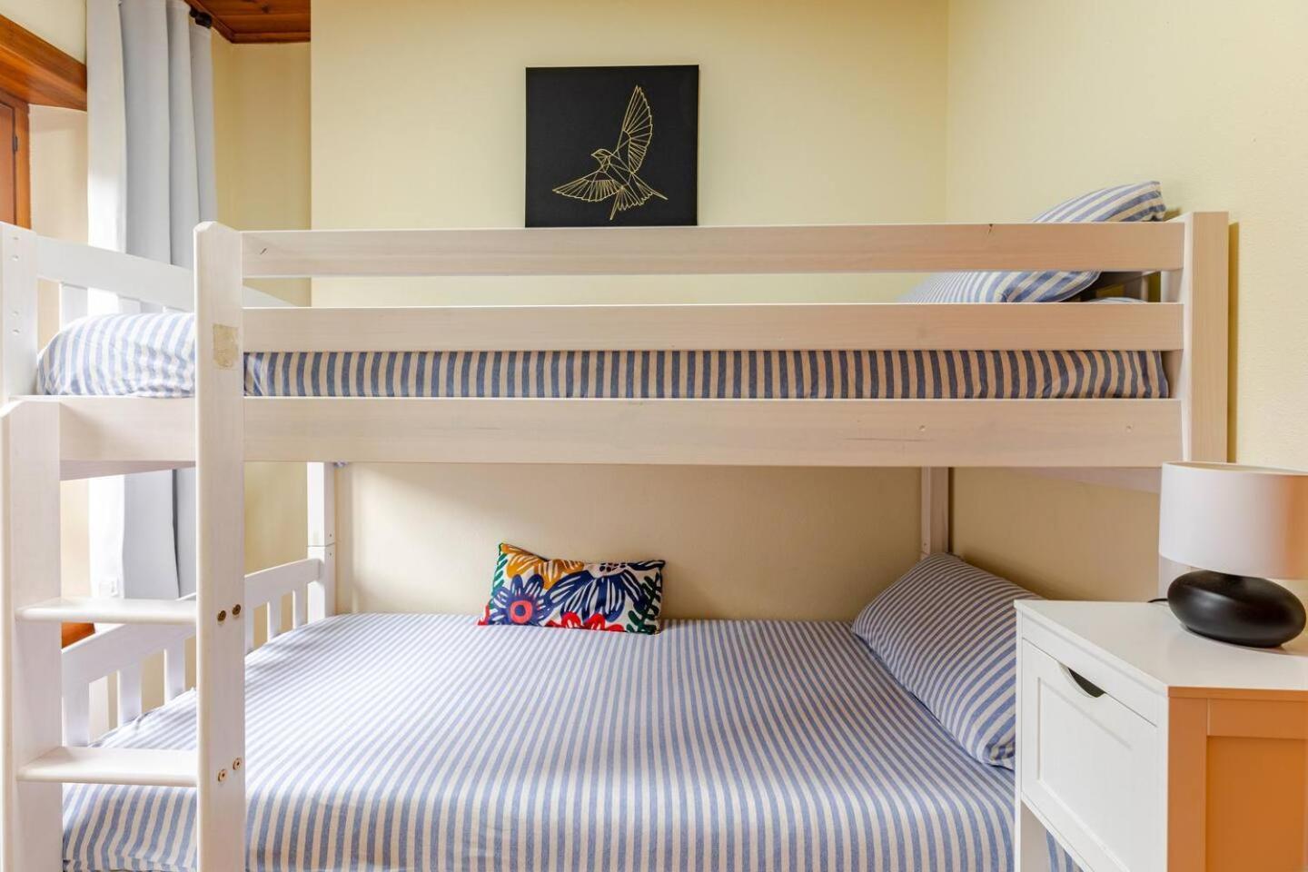 Family Attic Esterri เอสเตร์รี ดาเนว ภายนอก รูปภาพ